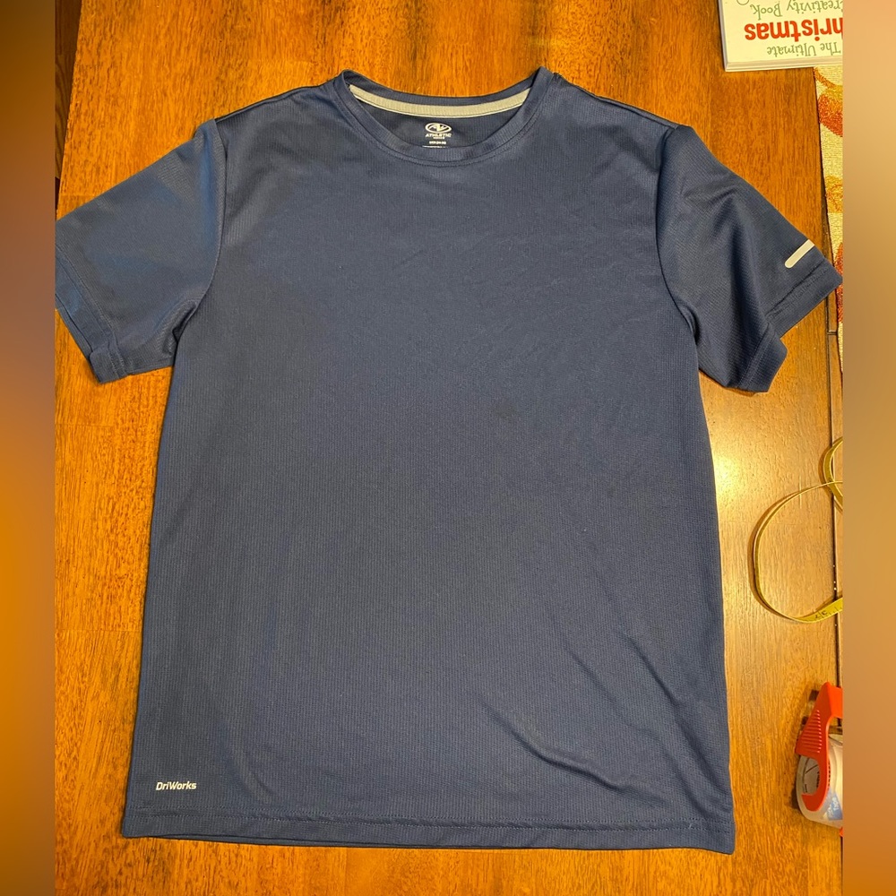 Athletic works mens driworks shortsleeved shirt. Size small. 34-36 Navy blue